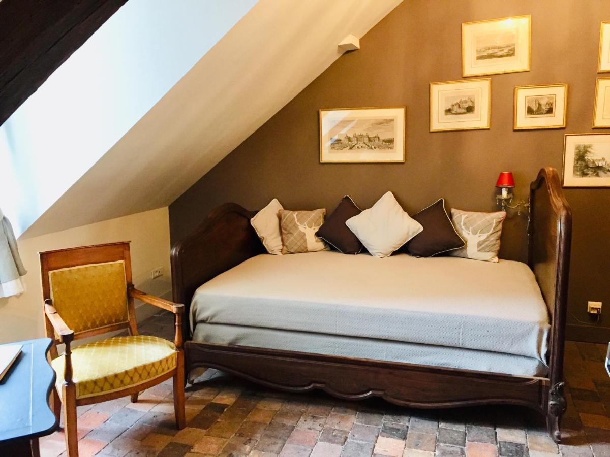 Bed & Breakfast Au 16 Place Saint Louis *