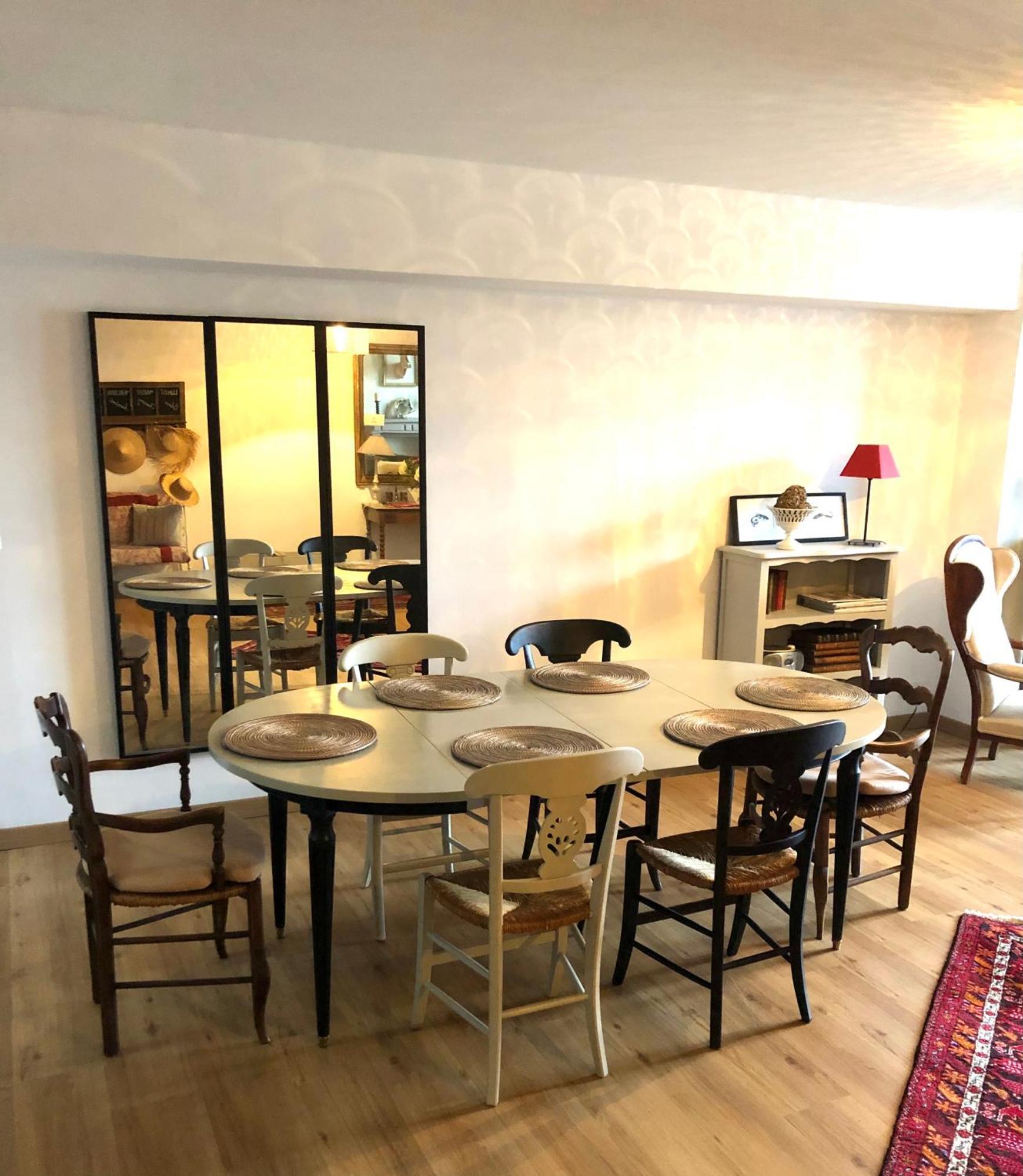 Au 16 Place Saint Louis Bed & Breakfast