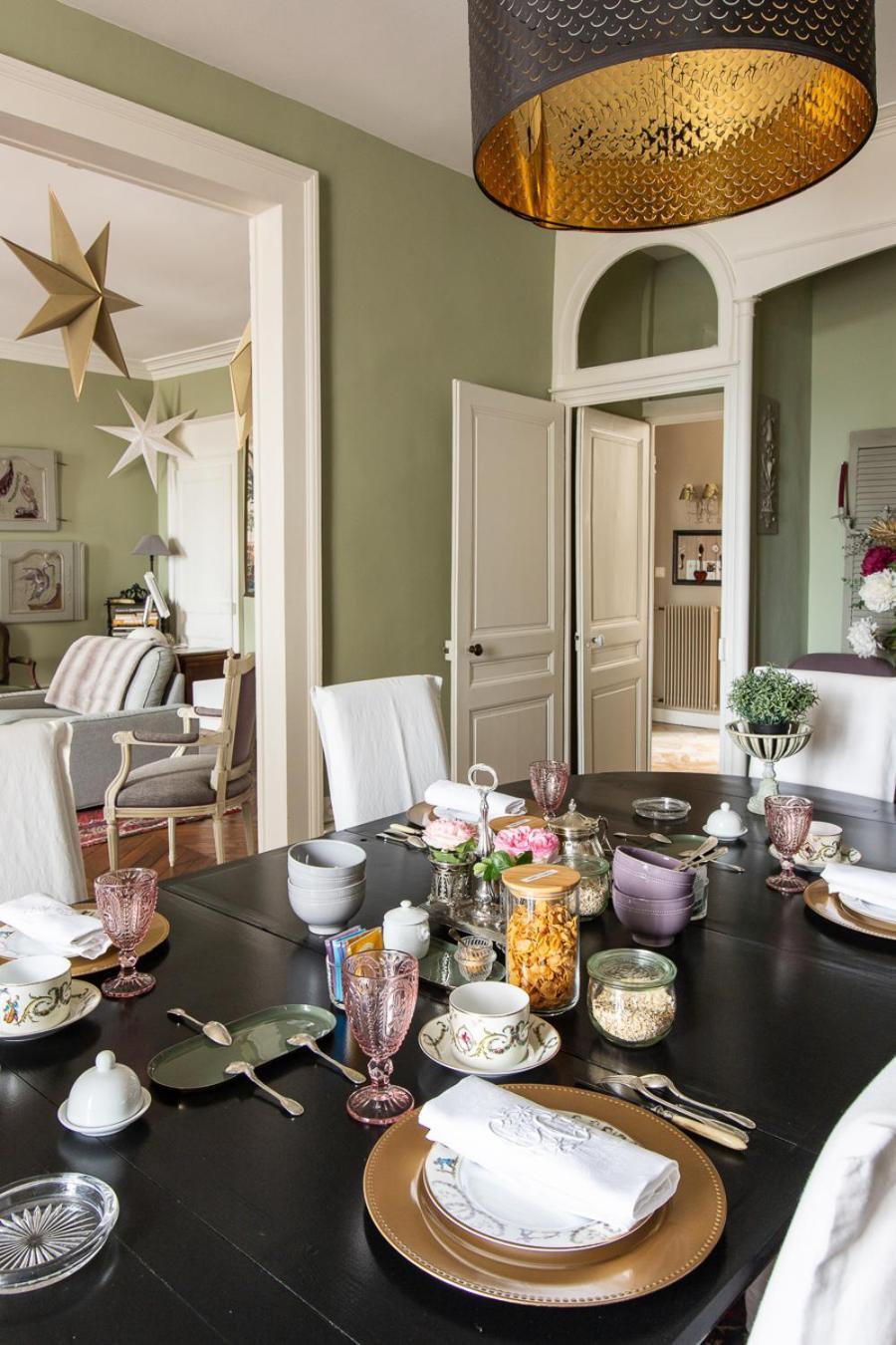 Au 16 Place Saint Louis Bed & Breakfast