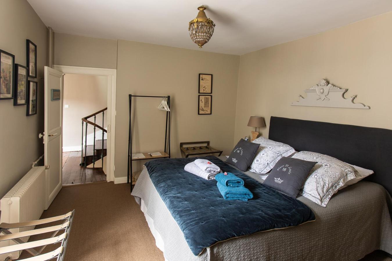 Bed & Breakfast Au 16 Place Saint Louis Blois