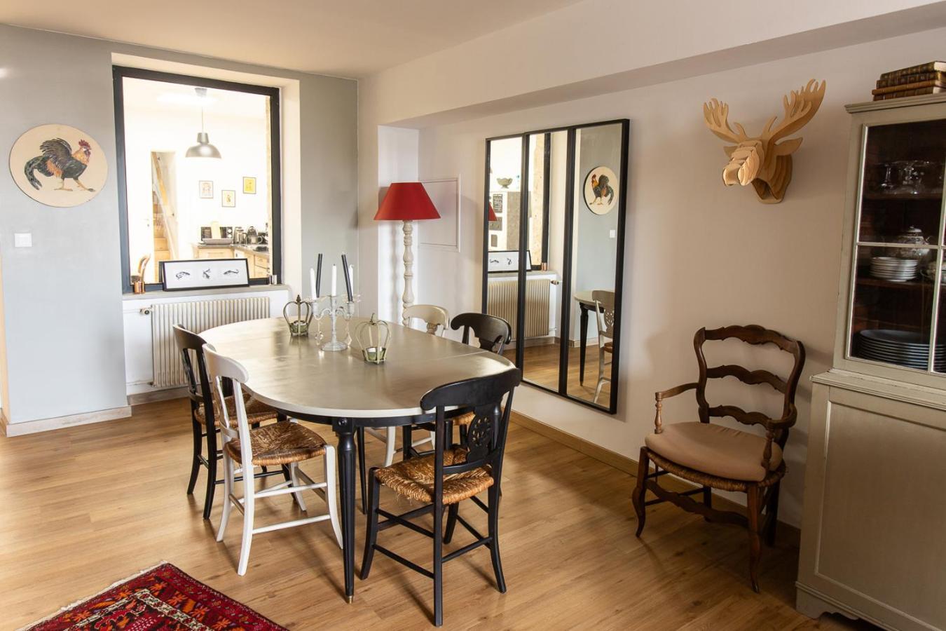 Au 16 Place Saint Louis Bed & Breakfast *