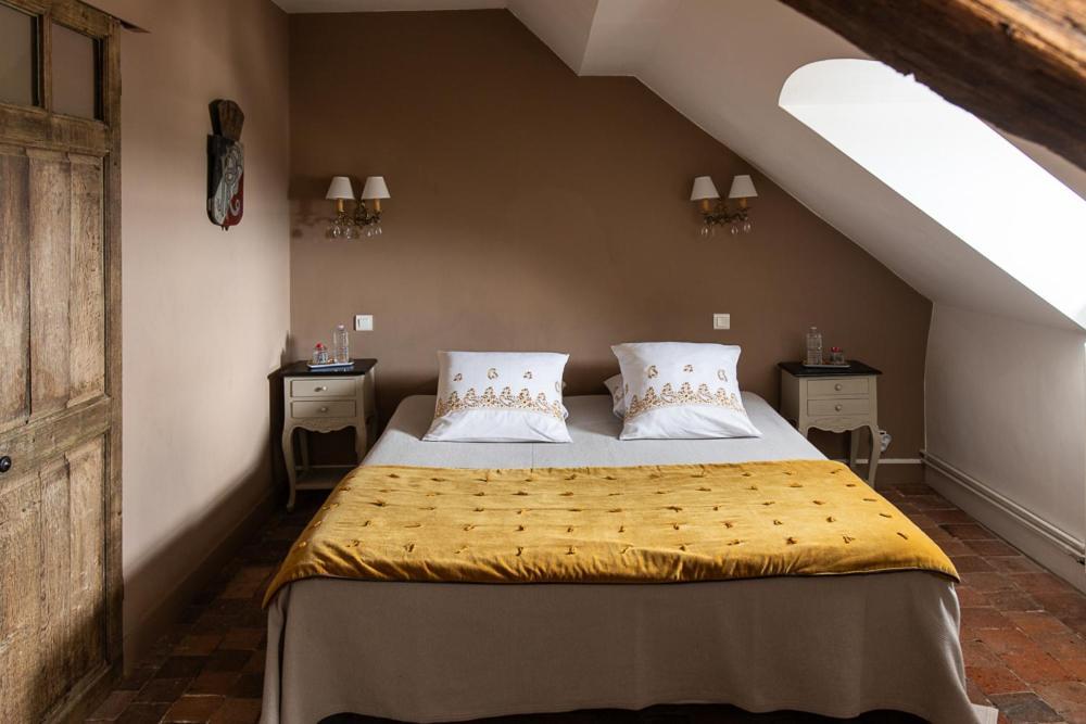 Bed & Breakfast Au 16 Place Saint Louis
