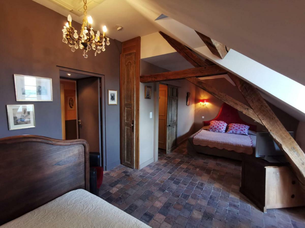 Au 16 Place Saint Louis Bed & Breakfast Blois